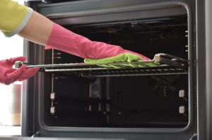 Cleaning an oven