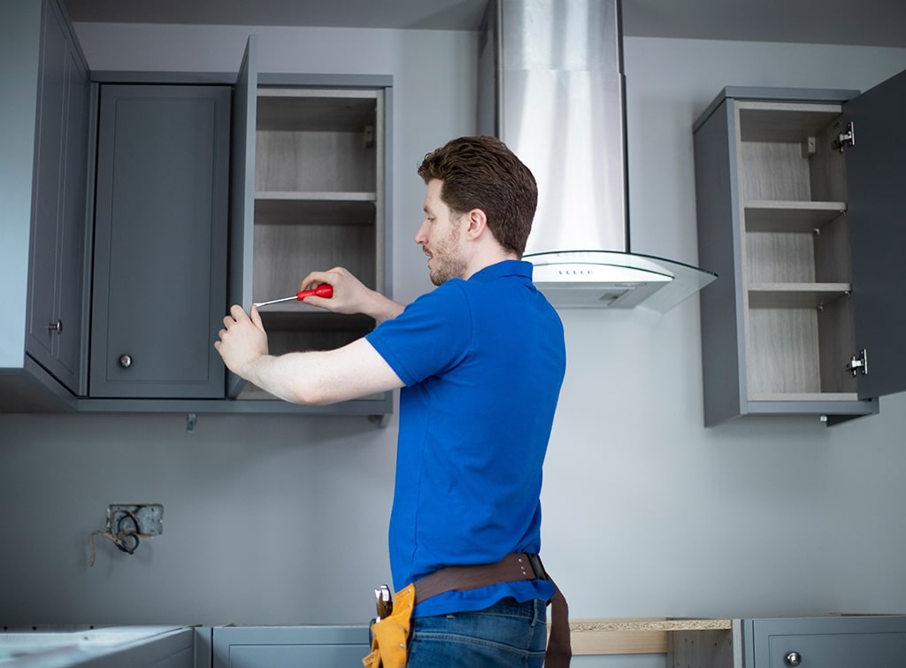 Replacement kitchen door fitter
