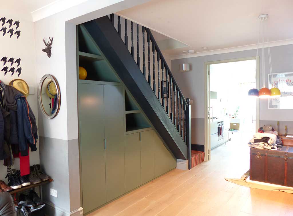 https://www.checkatrade.com/blog/wp-content/uploads/2020/01/under-stairs-storage-bespoke.jpg