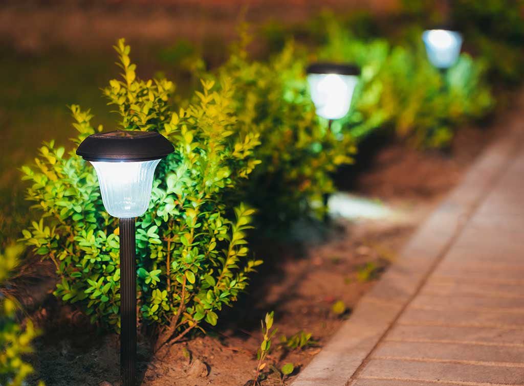 solar power garden lighting