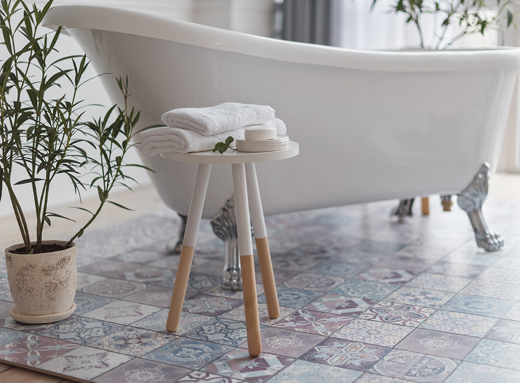 Floor to Tub Bath Rail