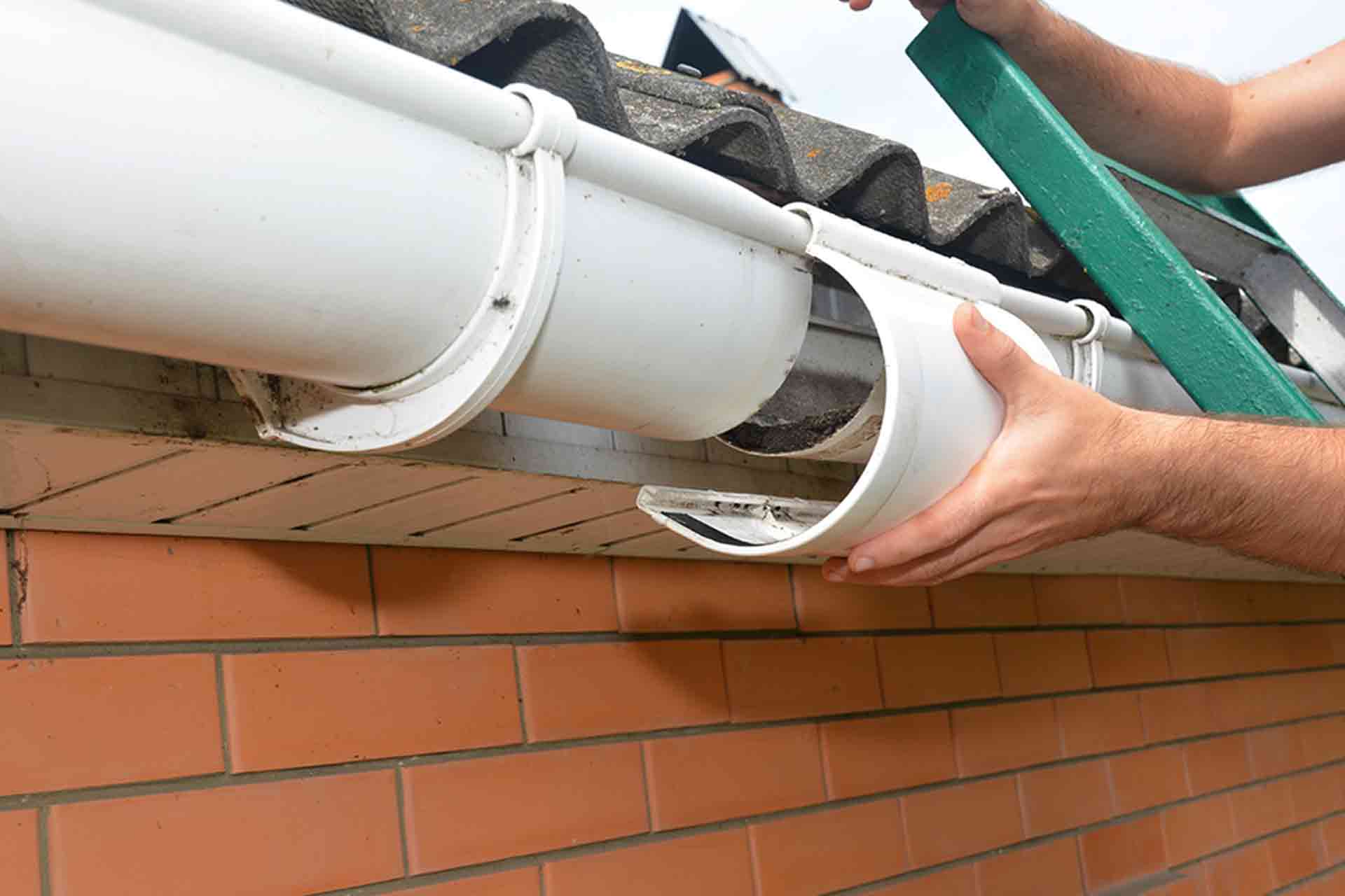 Plastic Gutter Mesh with Gutter Clip for Gutter in Eave of House, Villa