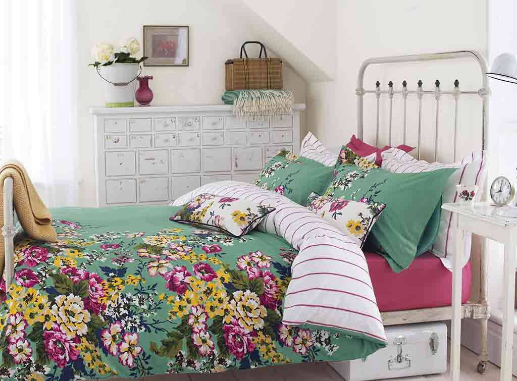 make impact with bedding in small room aesthetic ideas