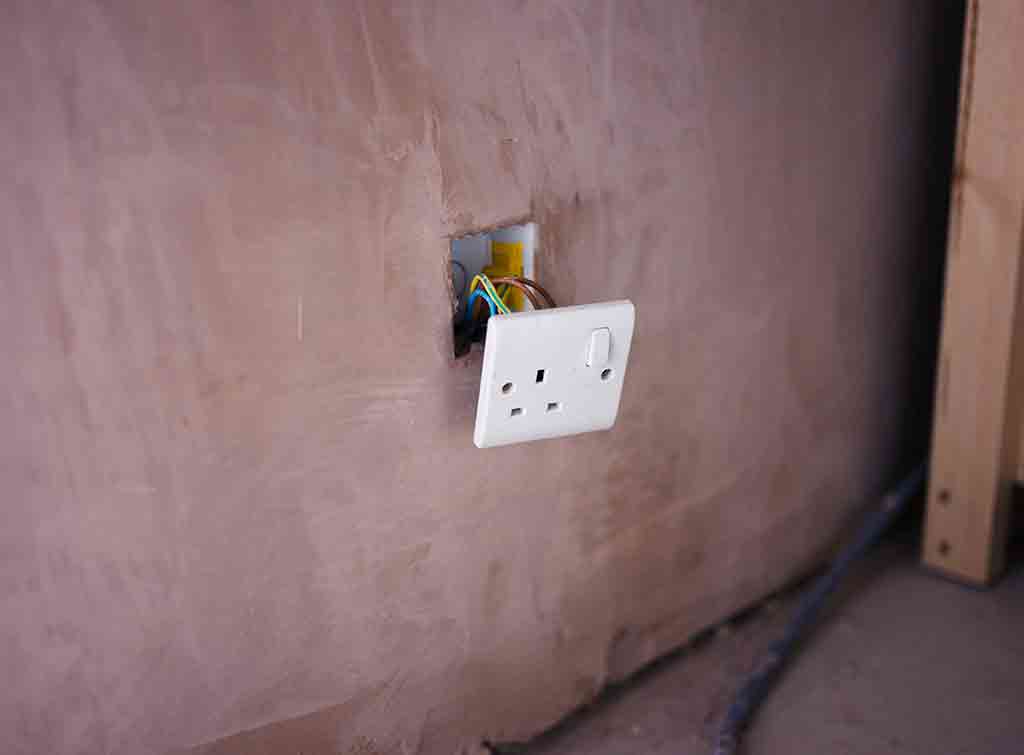 Wiring a plug socket discount