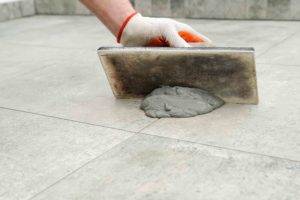 Regrouting tiles