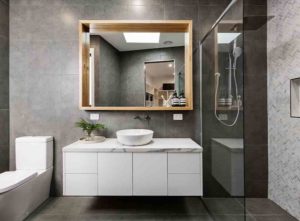 Efficient wet room ensuite bathroom