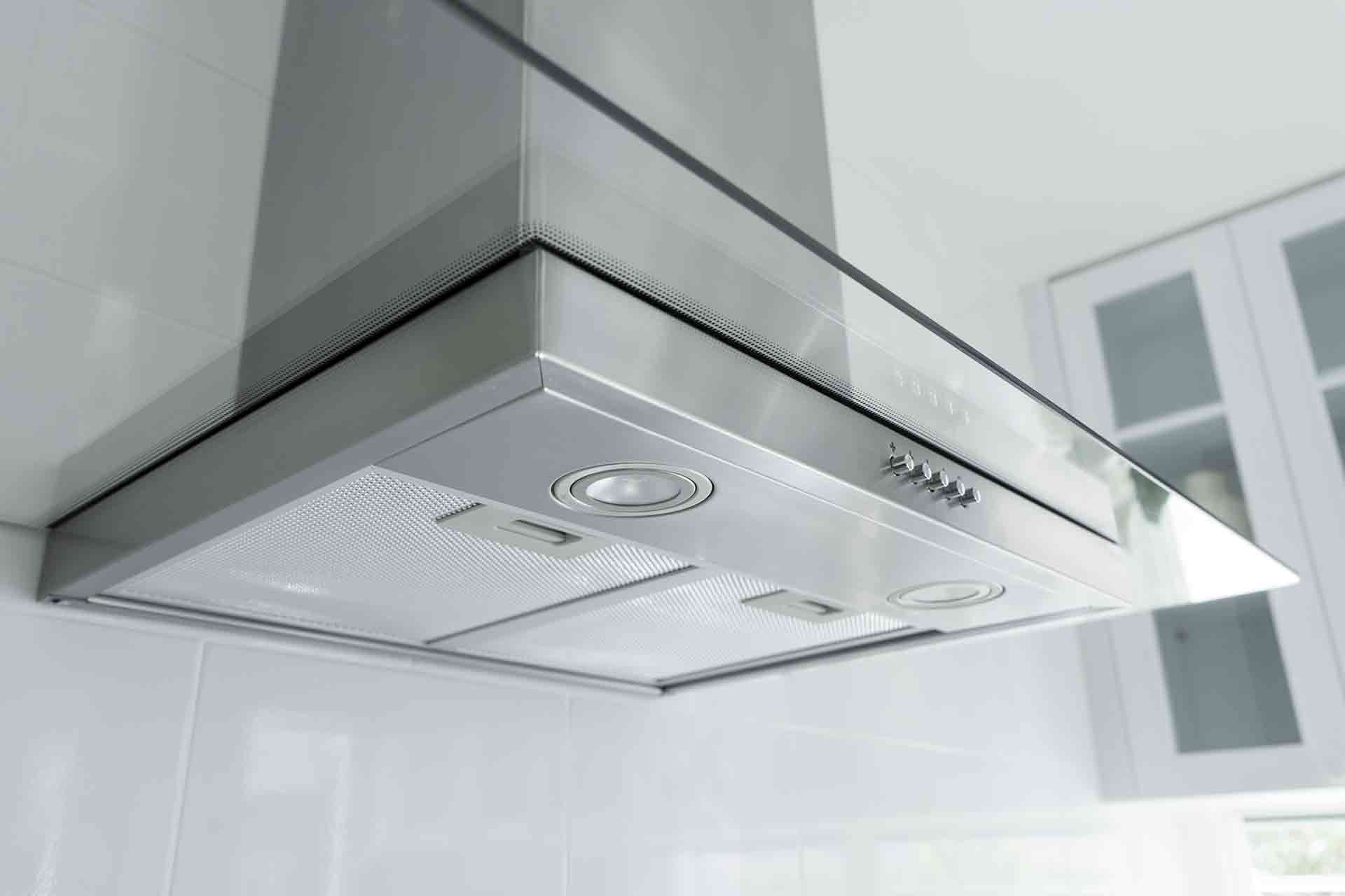 Clear Cooking Smells With A Stunning Feature Kitchen Extractor