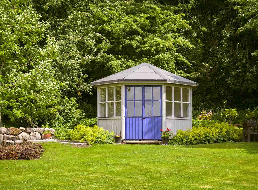 Corner summer house idea