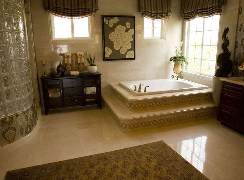 Large bath tub in traditional bathroom