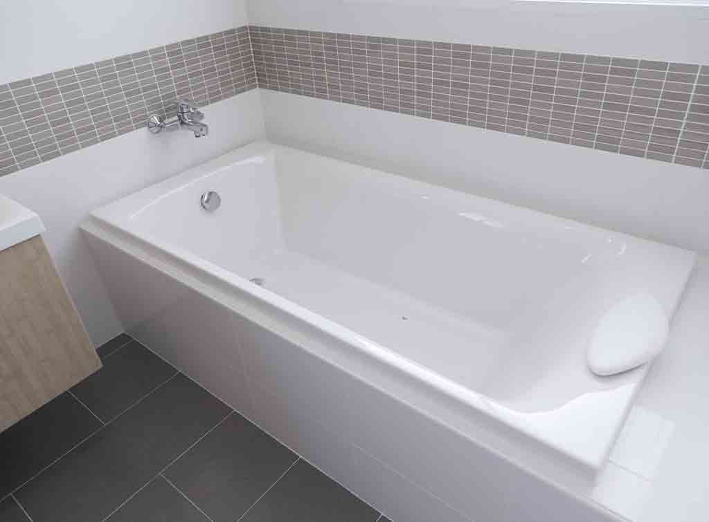 Single bath panel idea
