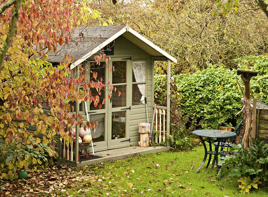 Natural garden summer house idea