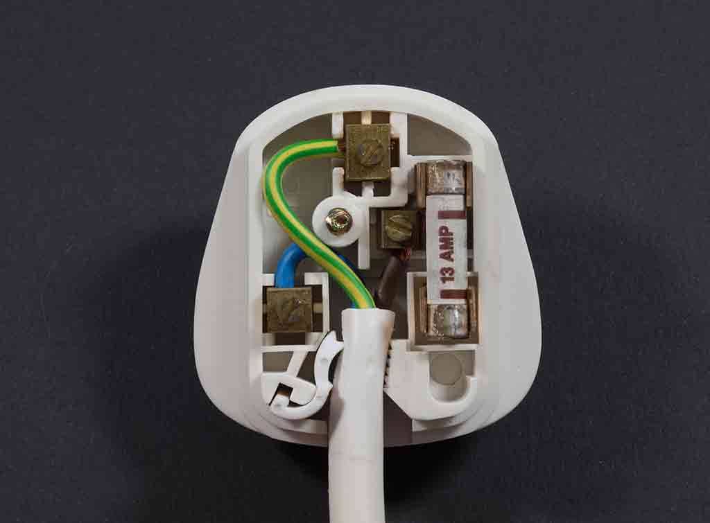Wiring a plug 2