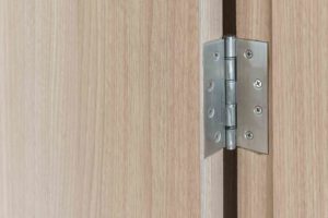 How to hang a door
