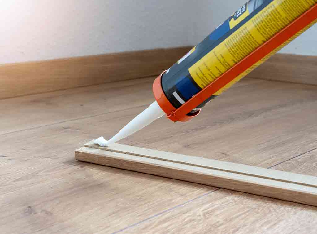 How to attach skirting boards without nails - Glueing skirting board