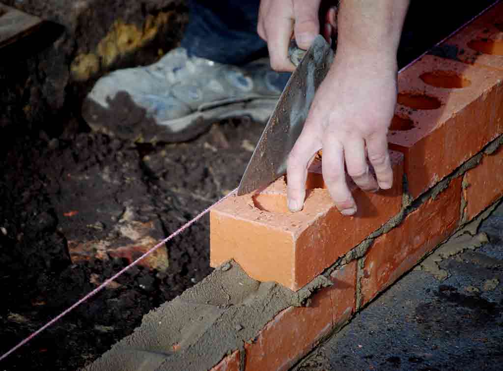 Laying bricks on house extension