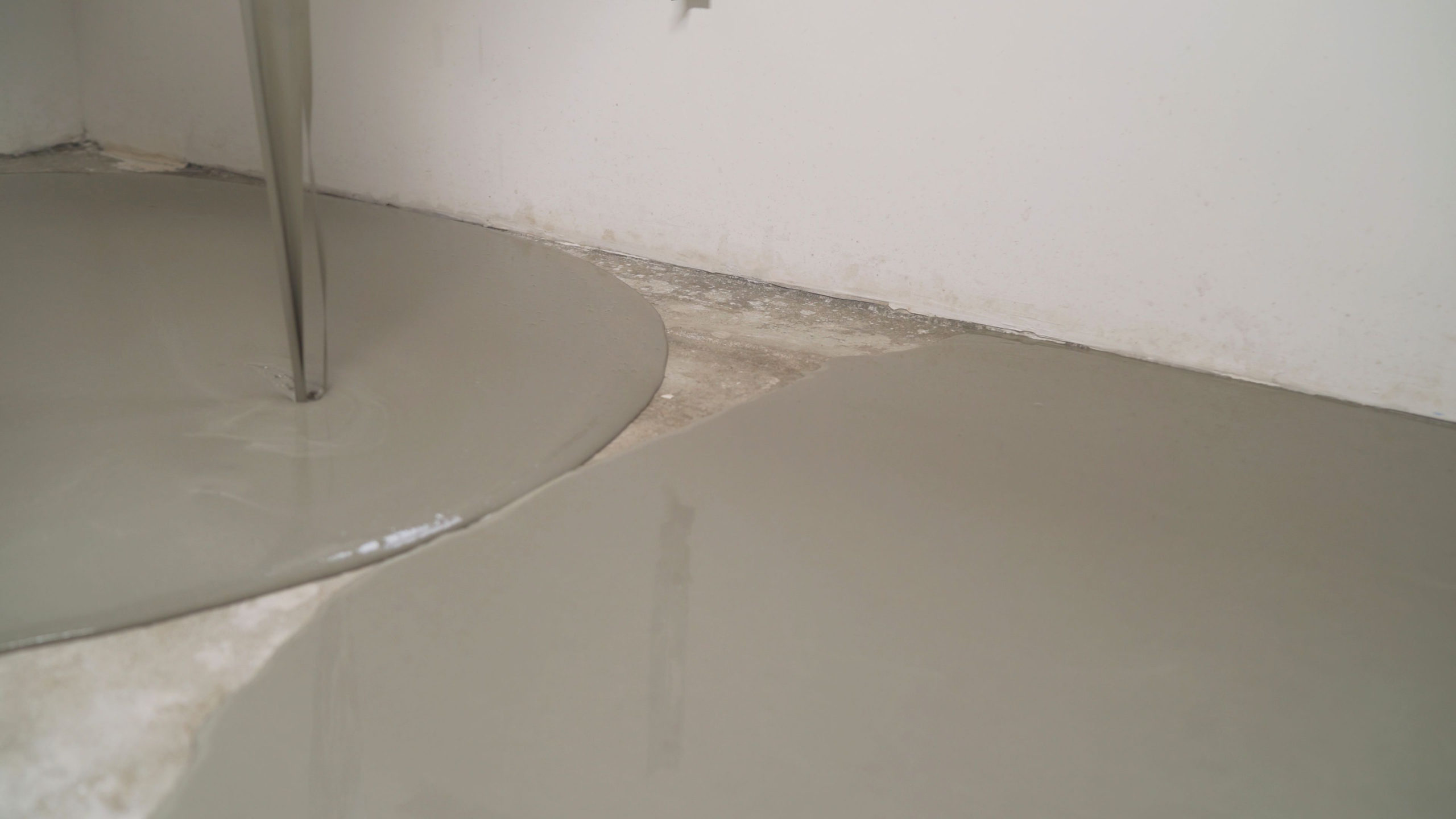 How to pour level concrete