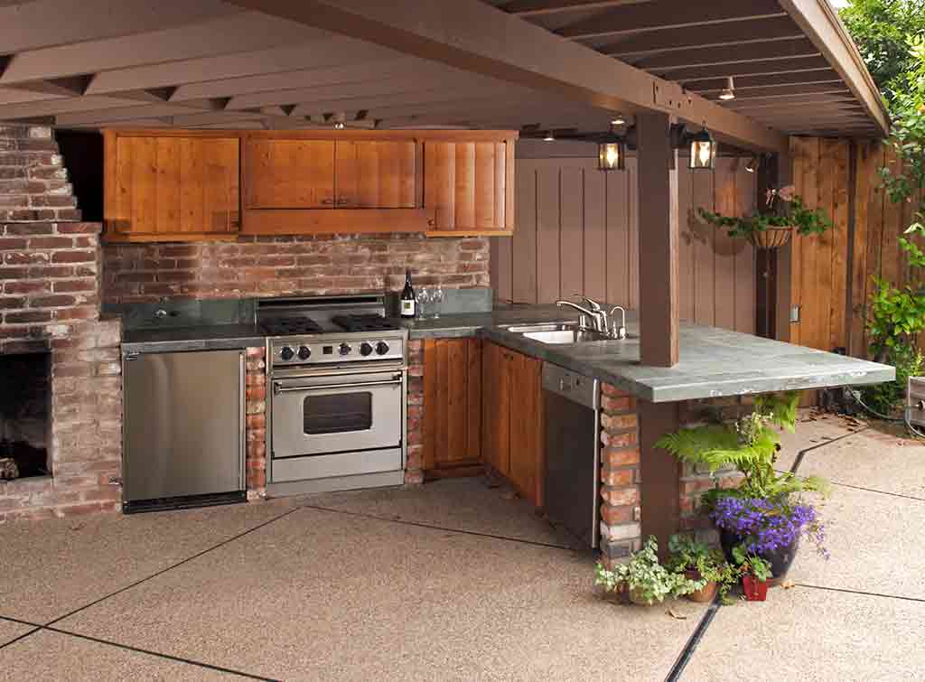 how to build an outdoor kitchen and bar