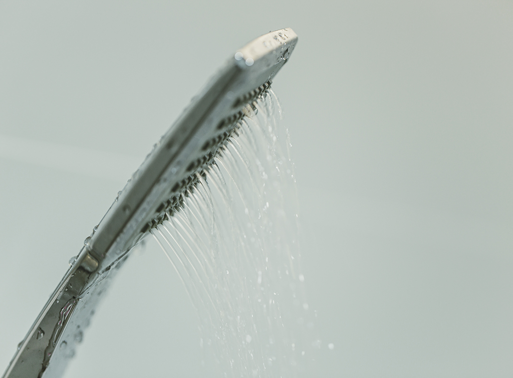 Low pressure shower tap