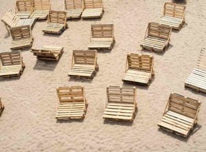 How to make a sun lounger out of pallets
