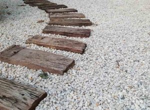 Simple and cheap garden path ideas