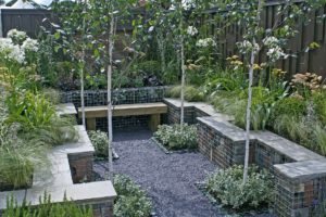 How to make a courtyard garden