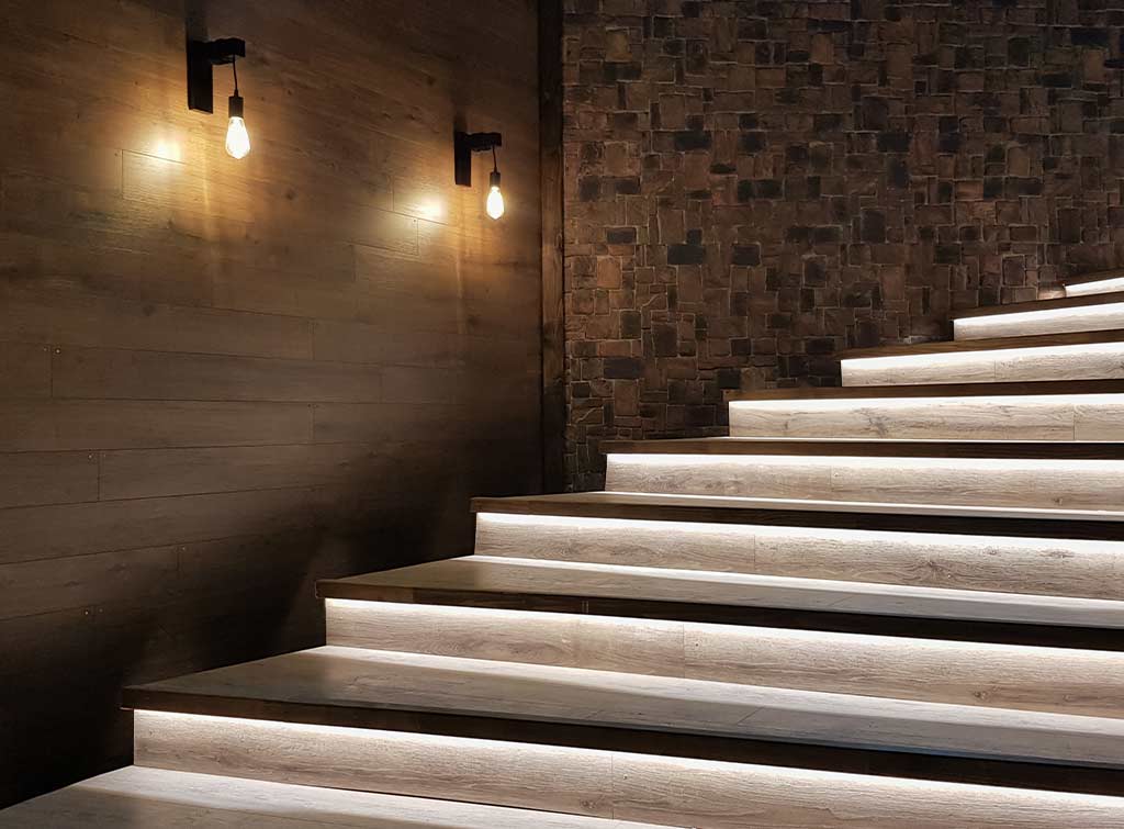8 Illuminating Staircase Lighting Ideas Checkatrade - Stairway Wall Lighting Ideas