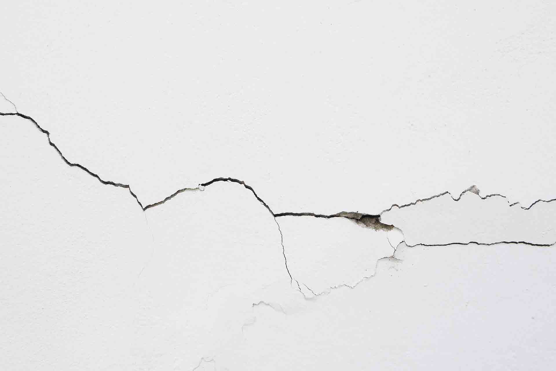 How to Repair a Large Crack in Plaster