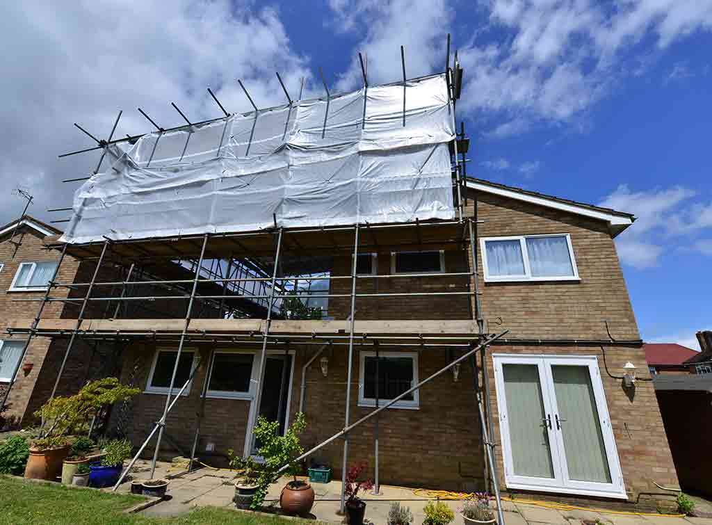 business installs scaffolding