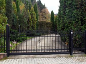 Front gate ideas: Black metal gate design