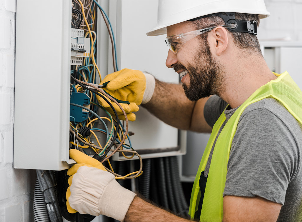 Reliable tradesman fixing electrics