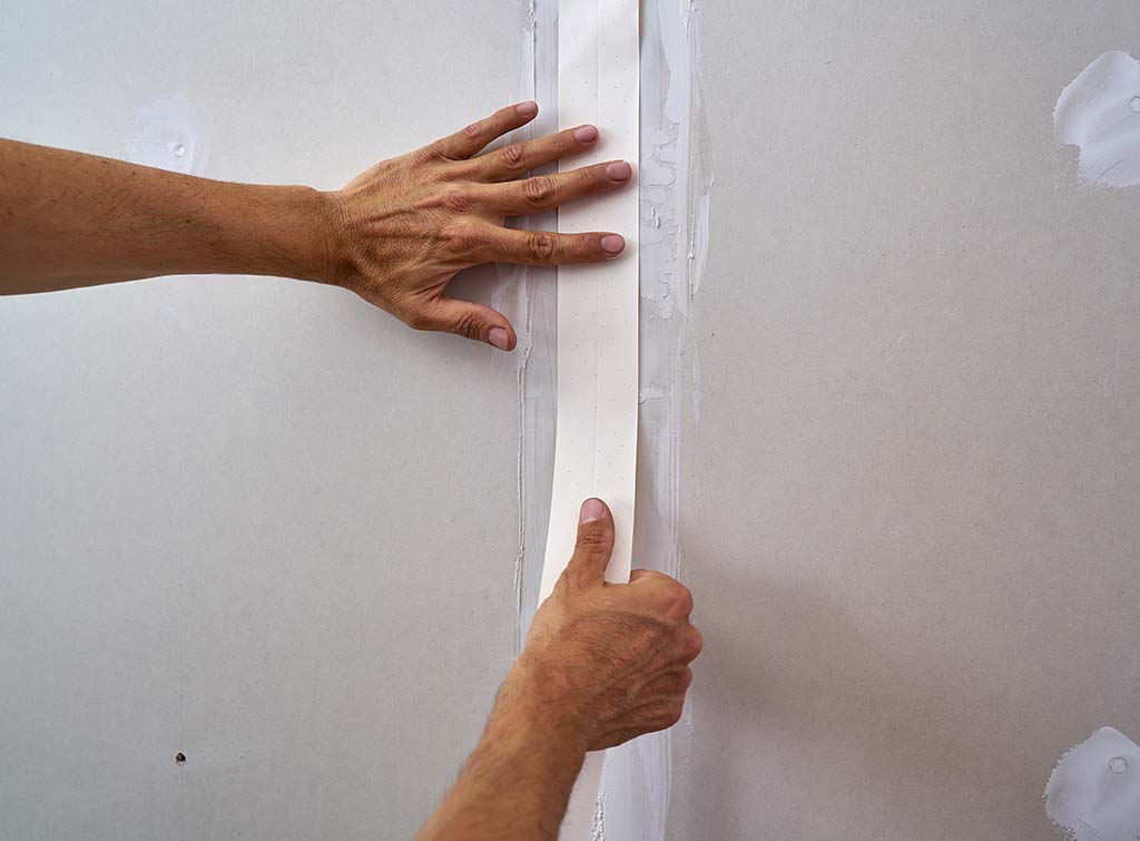 taping plasterboard