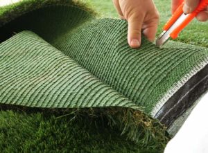How to cut artificial grass efficiently