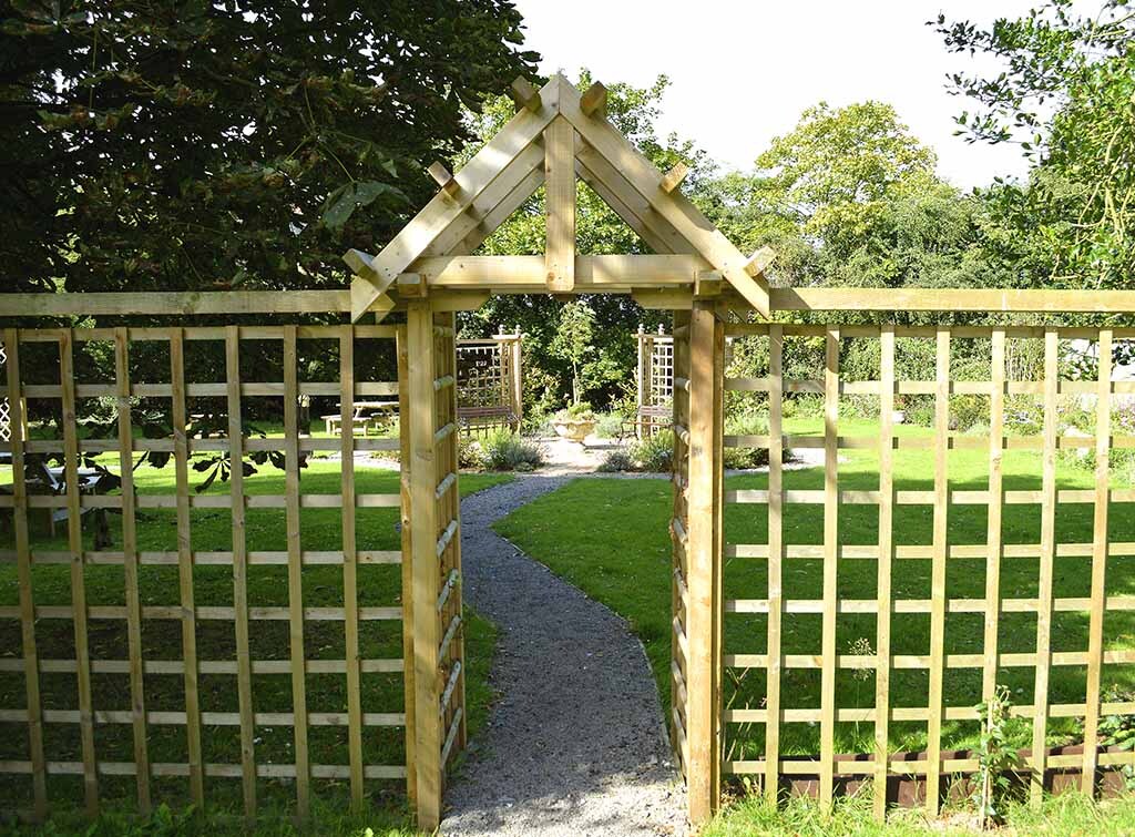 How much does it cost to build an arbour