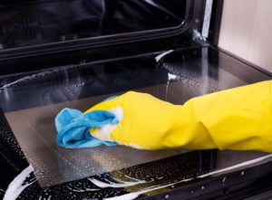 How to clean an oven door