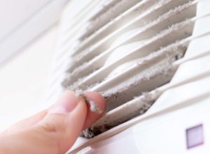 how to clean air ducts in home