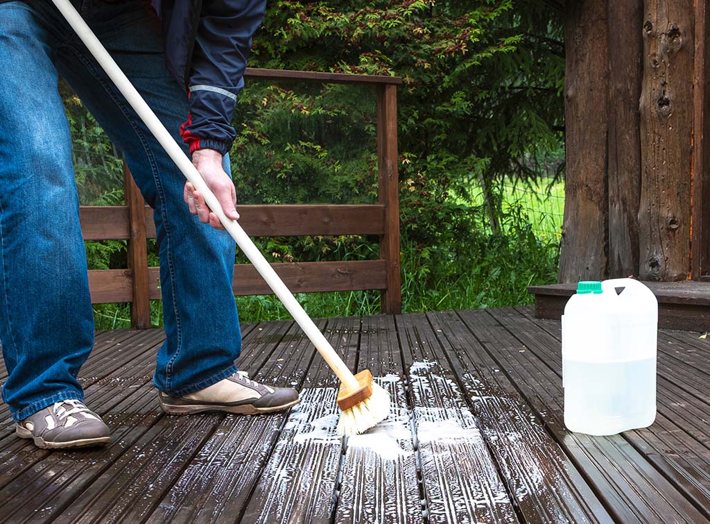 how to clean decking without pressure washer