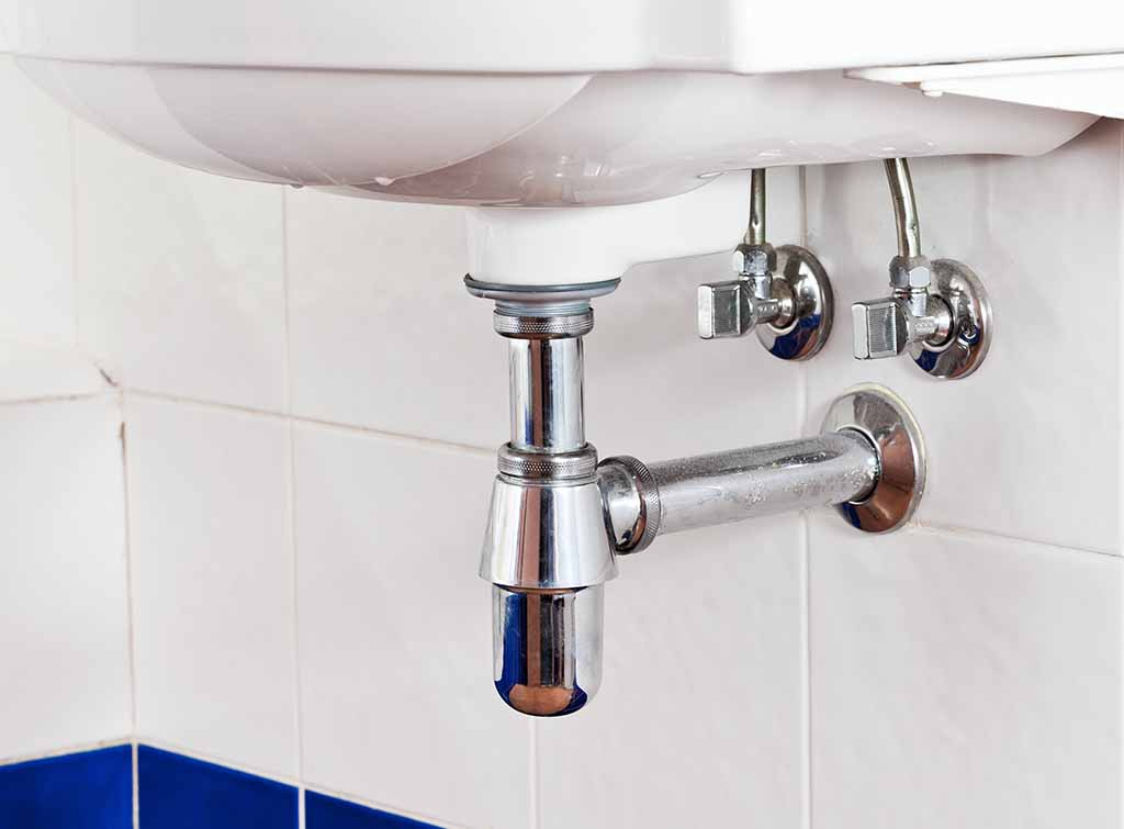 how to turn off water under bathroom sink