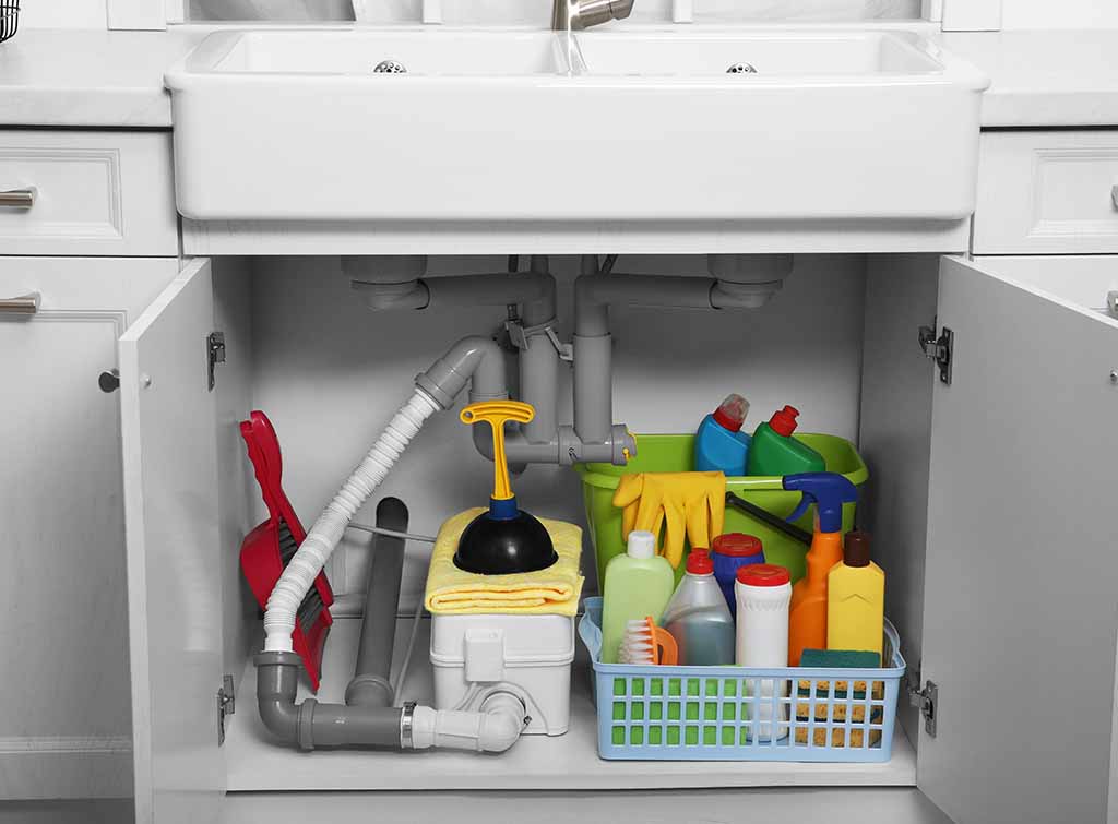 how to turn off water under kitchen sink