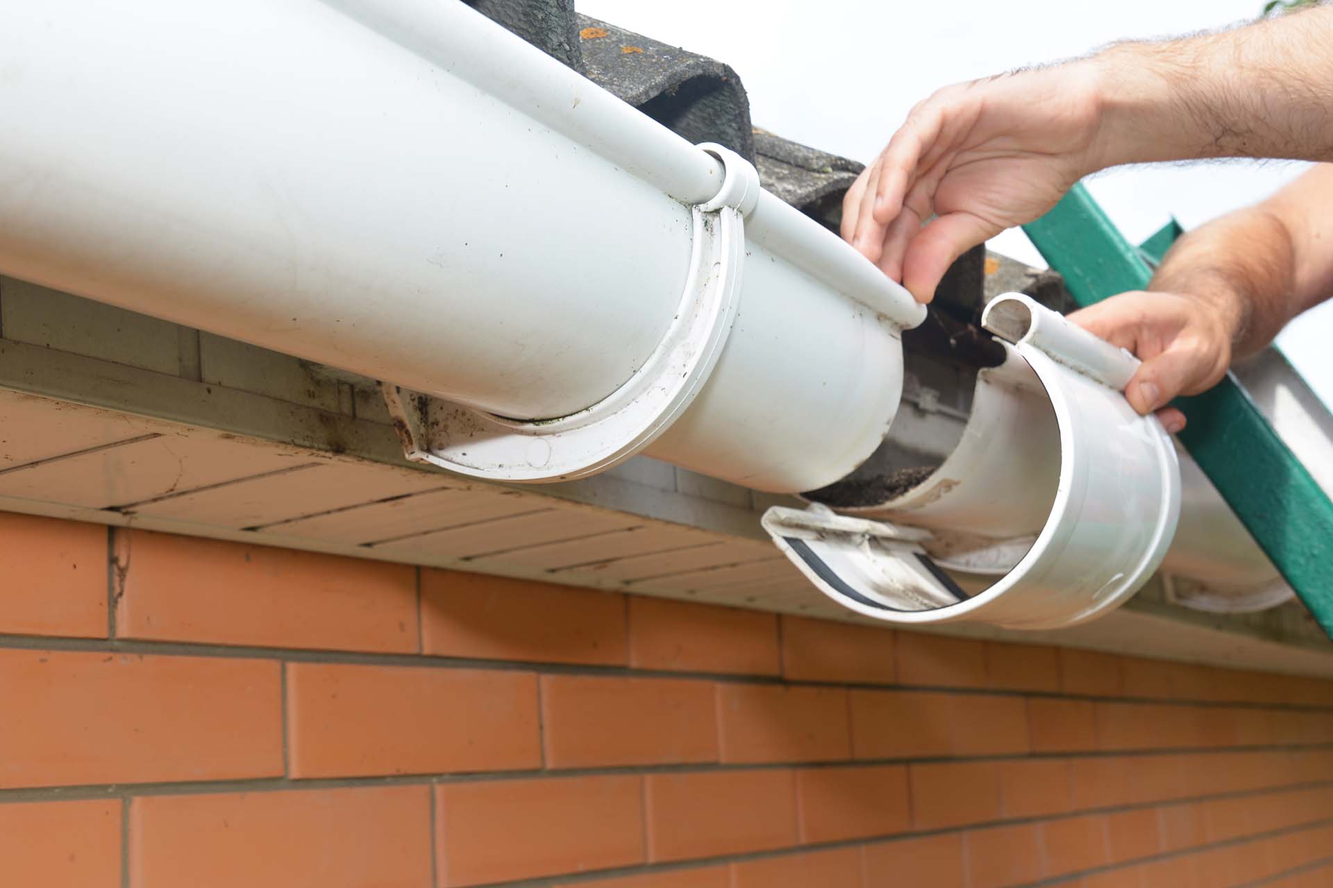 How To Fix A Leaking Gutter Joint | Checkatrade