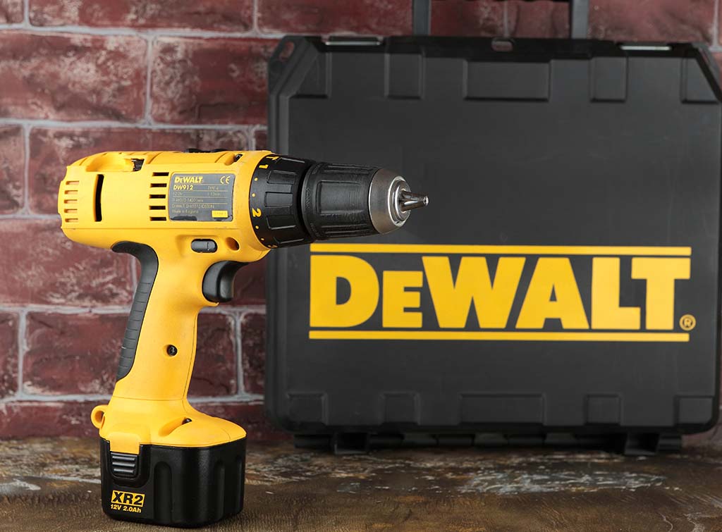 DeWalt PowerStation vs Makita DeWalt Milwaukee Power Station