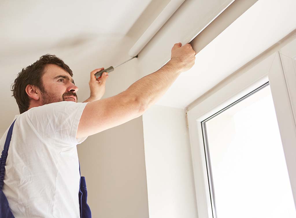 professional blind fitter