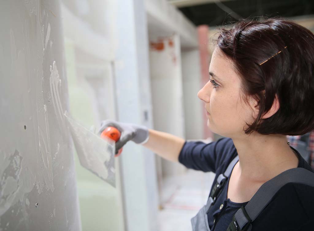 How much can a plasterer earn