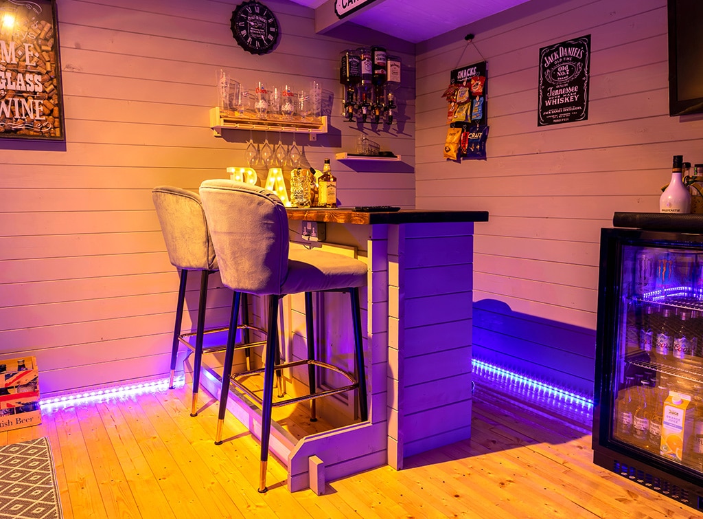 Small home bar with stools discount