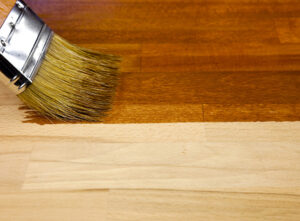 How to varnish wood