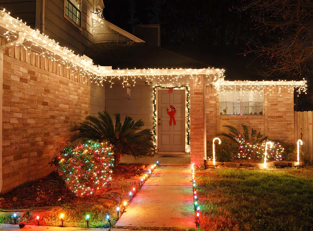 Outdoor Lighting Ideas for Christmas 2023 | Checkatrade